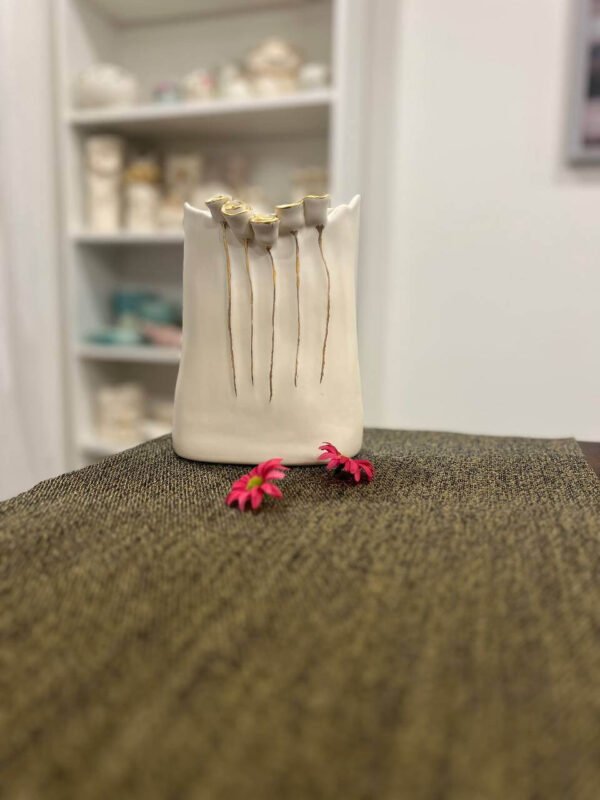 Vase gold flower